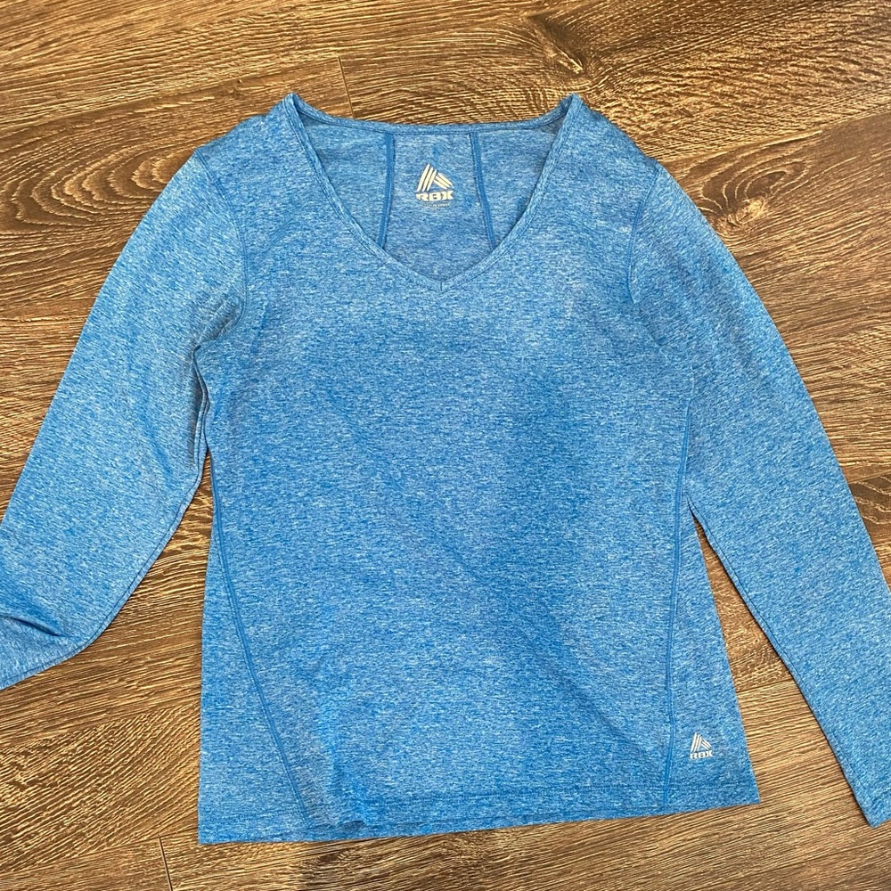 Long sleeve athletic shirt